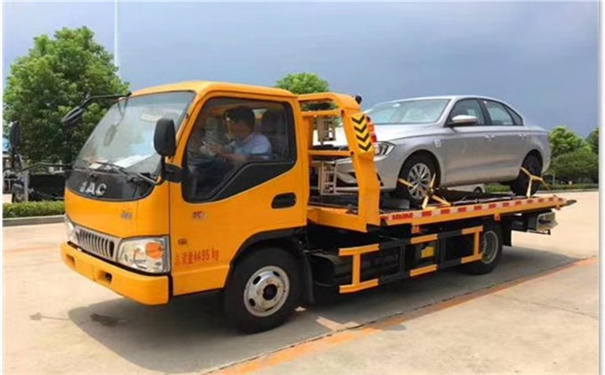福海县24小时拖车救援热线电话，福海县道路救援公司收费标准